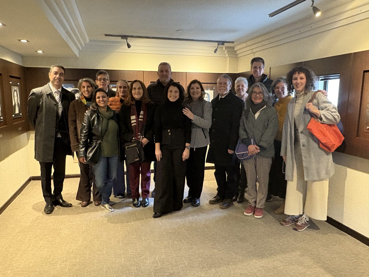 Convidados reunidos na cerimônia de homenagem na Procuradoria Regional do Trabalho da 9ª Região